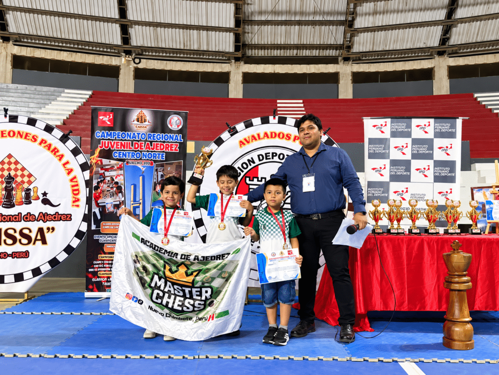 Campeón en el tablero y talentoso en las matemáticas 🧠✨ ¡Max Asian no deja de sorprendernos!
🥈 ¡Segundo puesto en un concurso de Matemática en Chimbote!
En Consorcio Deza Homeschool celebramos cada uno de sus logros y estamos orgullosos de acompañarlo en este camino. 💚🥹
¡Sigue brillando, Max! ¡Esto es solo el comienzo! 🏆👏🏻